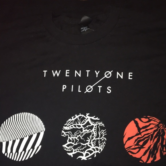🎉HP🎉Unisex Twenty One Pilots Band Tee - Picture 2 of 4